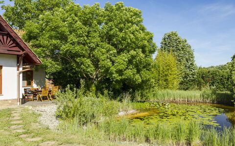 Villa Canela: Verde, Arbusto, Jardín, Cabaña, Área Rural, Primavera, Prado, Césped, Casa De Campo