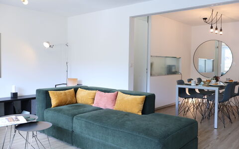 Saphir: Mueble, Diseño De Interiores, Sofá, Piso, Suelo, Pared, Sala, Habitación, Madera, Departamento