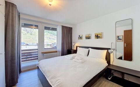 Saphir: Diseño De Interiores, Casa, Departamento, Techo, Habitación, Cama, Marco De La Cama, Suite, Madera Dura, Hotel