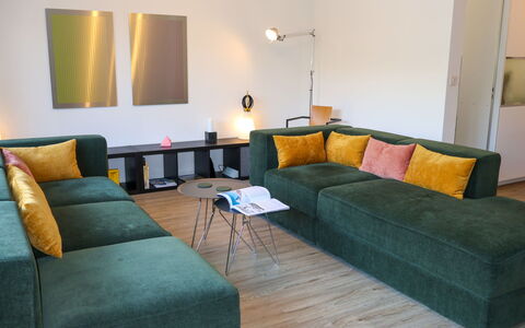 Saphir: Mueble, Diseño De Interiores, Sofá, Piso, Suelo, Sala, Habitación, Casa, Departamento