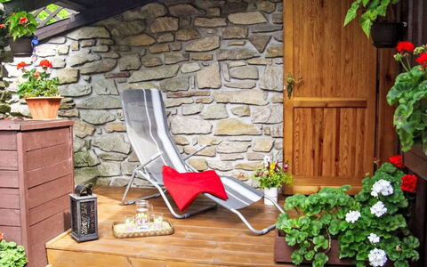 Herlíkovice: Maceta, Mueble, Mueble Para Exteriores, Jardín, Planta De Casa, Silla, Madera Dura, Manchas De Madera, Yarda, Paisajismo