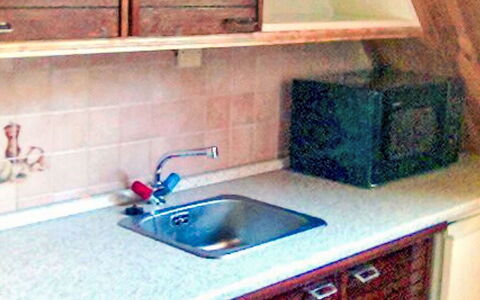 Herlíkovice: Madera, Cocina, Fregadero, Piso, Mostrador, Gabinetes, Arreglo De Tubería, Suelo, Lavabo, Grifo