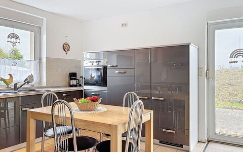 Ankerplatz: Mueble, Cocina, Mostrador, Diseño De Interiores, Piso, Gabinetes, Aparato De Cocina, Silla, Suelo, Madera