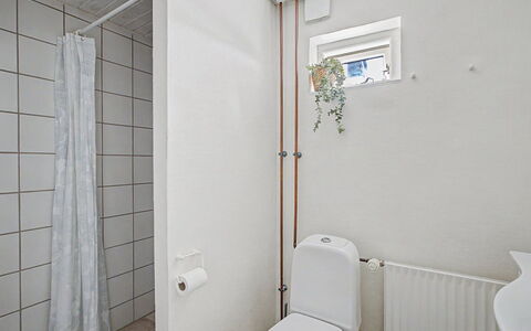 Olufdine - 350M from the Sea: Pared, Arreglo De Tubería, Piso, Suelo, Asiento Del Baño, Baño, Baño, Lavabo, Diseño De Interiores, Plomería