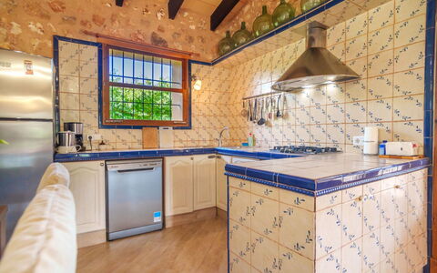 Casa Geranios: Piso, Suelo, Diseño De Interiores, Loseta, Cocina, Techo, Habitación, Manchas De Madera, Mostrador, Mosaico