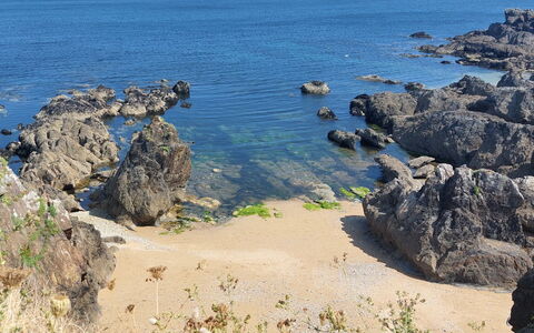 La Sardinerie de la Crique de Porsac'H: Azul, Agua, Cuerpo De Agua, Klippe, Entorno Natural, Costa, Costeras Y Los Accidentes Geográficos Oceánico, Verano, Mar, Apuntalar