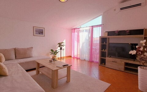 Kristalis: Diseño De Interiores, Mueble, Piso, Suelo, Sofá, Techo, Habitación, Sala, Casa