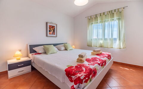 Kristalis: Diseño De Interiores, Departamento, Balcón, Madera Dura, Manchas De Madera, Suelos De Madera, Pretil, La Luz Del Día, Hotel, Ático