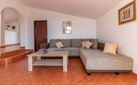 Kristalis: Diseño De Interiores, Departamento, Balcón, Madera Dura, Manchas De Madera, Suelos De Madera, Pretil, La Luz Del Día, Hotel, Ático