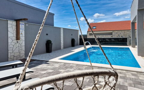 Exotic: Diseño De Interiores, Departamento, Balcón, Madera Dura, Manchas De Madera, Suelos De Madera, Pretil, La Luz Del Día, Hotel, Ático
