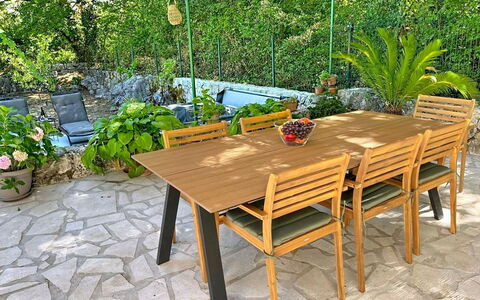 Orba: Mueble, Madera, Mesa, Mueble Para Exteriores, Mesa Al Aire Libre, Silla, Sombra, Jardín, Madera Dura, Manchas De Madera