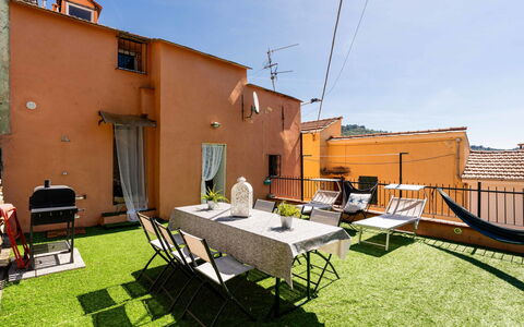 Paolina: Diseño De Interiores, Departamento, Balcón, Madera Dura, Manchas De Madera, Suelos De Madera, Pretil, La Luz Del Día, Hotel, Ático