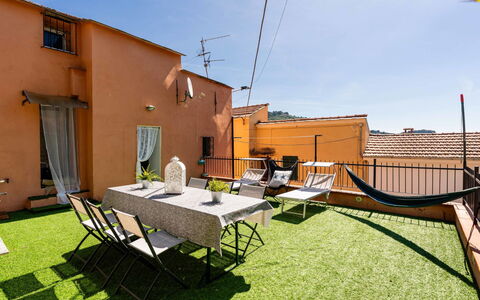 Paolina: Diseño De Interiores, Departamento, Balcón, Madera Dura, Manchas De Madera, Suelos De Madera, Pretil, La Luz Del Día, Hotel, Ático