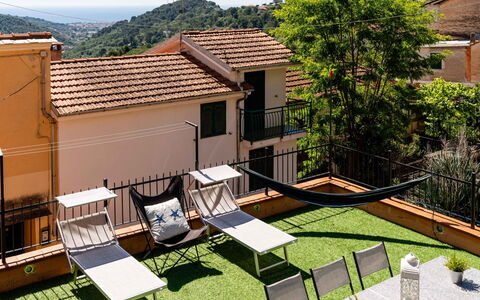 Paolina: Diseño De Interiores, Departamento, Balcón, Madera Dura, Manchas De Madera, Suelos De Madera, Pretil, La Luz Del Día, Hotel, Ático