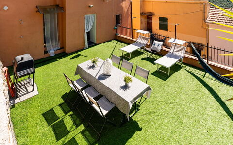 Paolina: Diseño De Interiores, Departamento, Balcón, Madera Dura, Manchas De Madera, Suelos De Madera, Pretil, La Luz Del Día, Hotel, Ático