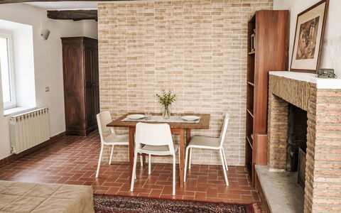 Casetta Belvedere: Diseño De Interiores, Departamento, Balcón, Madera Dura, Manchas De Madera, Suelos De Madera, Pretil, La Luz Del Día, Hotel, Ático