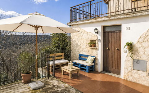 Casetta Belvedere: Diseño De Interiores, Departamento, Balcón, Madera Dura, Manchas De Madera, Suelos De Madera, Pretil, La Luz Del Día, Hotel, Ático