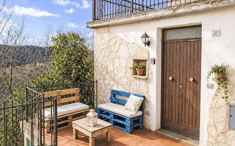 Casetta Belvedere: Diseño De Interiores, Departamento, Balcón, Madera Dura, Manchas De Madera, Suelos De Madera, Pretil, La Luz Del Día, Hotel, Ático