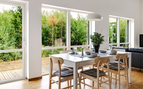 Paradiset 2: Mueble, Diseño De Interiores, Piso, Comedor, Silla, Suelo, Mesa, Cocina Y Comedor Mesa, Madera, Suelos De Madera