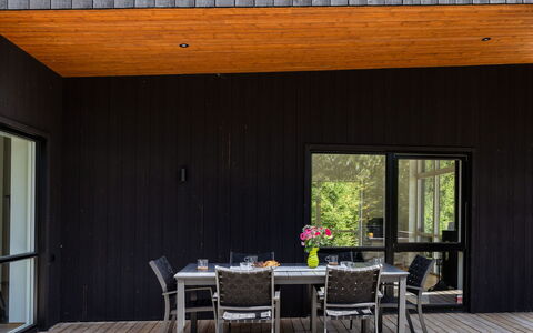 Paradiset 2: Diseño De Interiores, Departamento, Balcón, Madera Dura, Manchas De Madera, Suelos De Madera, Pretil, La Luz Del Día, Hotel, Ático