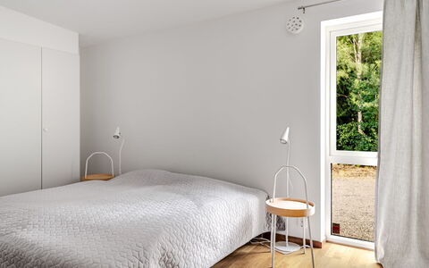 Paradiset 2: Mueble, Piso, Suelo, Diseño De Interiores, Habitación, Cama, Pared, Suelos De Madera, Madera, Sábana