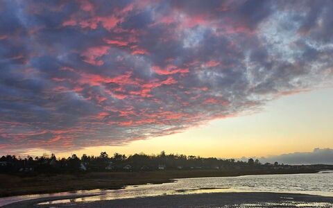 Fridel - 400M from the Sea: Nube, Cielo, Agua, Resplandor Crepuscular, Horizonte, Naturaleza, Puesta De Sol, Oscuridad, Mañana En Red Sky, Naranja