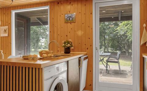 Ritte - from the Sea: Madera, Piso, Suelo, Diseño De Interiores, Manchas De Madera, Madera Dura, Cocina, Electrodoméstico, Mostrador, Arreglo De Tubería