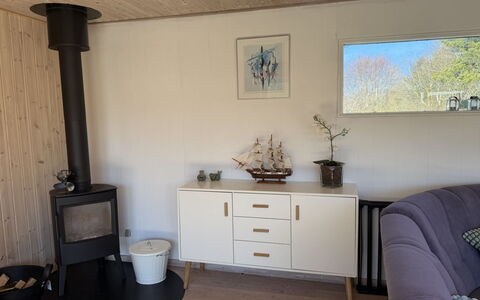 Haley - 380M from the Sea: Piso, Madera, Diseño De Interiores, Suelo, Mueble, Encendiendo, Habitación, Electrodoméstico, Suelos De Madera, Manchas De Madera