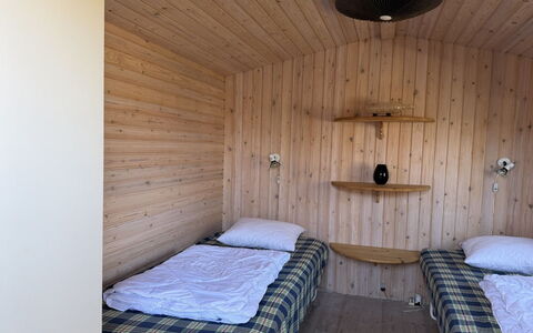 Haley - 380M from the Sea: Madera, Suelo, Piso, Habitación, Diseño De Interiores, Mueble, Cama, Techo, Habitación, Manchas De Madera