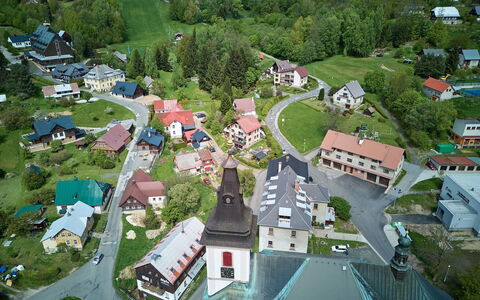 Stodola: Casa, Paisaje, Barrio Residencial, Techo, Área Rural, Vista Panorámica, Asentamientos Humanos, Pueblo, Suburbio, Fotografía Aérea
