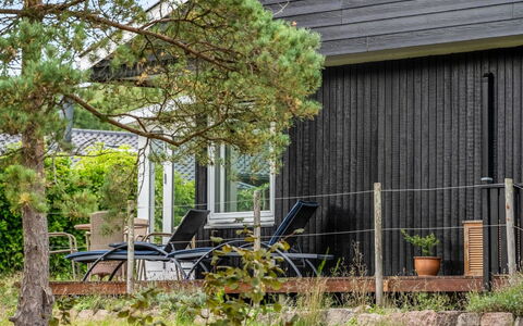 Aischa - 1.5Km from the Sea: Madera, Cabaña, Vía Muerta, Sombra, Porche, Jardín, Patio Interior, Edificios Del Jardín, Madera Dura, Yarda