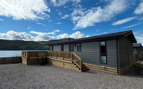 Loch Ness Hamptons Lodge: Recurso, Piscina, Inmuebles, Sombra, Paisajismo, Eco Hotel, Hotel, Villa
