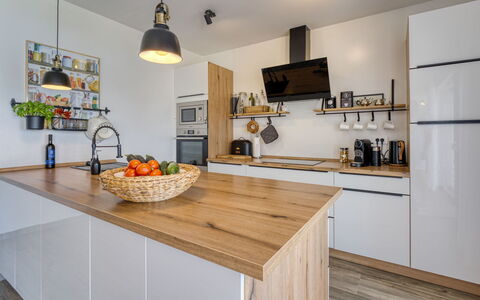 Providenca: Cocina, Mostrador, Mueble, Diseño De Interiores, Piso, Gabinetes, Madera, Aparato De Cocina, Techo, Suelo
