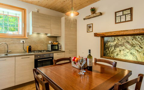 Sorico Albonico 697: Diseño De Interiores, Mueble, Madera, Piso, Techo, Cocina Y Comedor Mesa, Comedor, Suelo, Habitación, Mesa