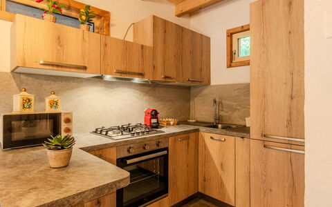 Sorico Albonico 697: Cocina, Madera, Diseño De Interiores, Piso, Mostrador, Aparato De Cocina, Electrodoméstico, Mueble, Gabinetes, Suelo