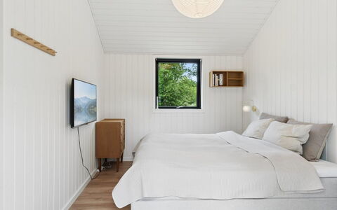 Ion - 750M from the Sea: Madera, Diseño De Interiores, Habitación, Techo, Piso, Suelo, Cama, Habitación, Marco De La Cama, Lecho