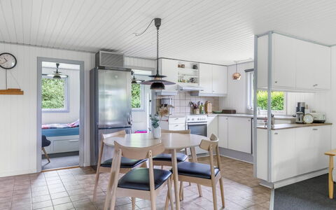 Elif - 200M from the Sea: Diseño De Interiores, Mueble, Piso, Techo, Suelo, Casa, Cocina, Electrodoméstico, Silla, Habitación