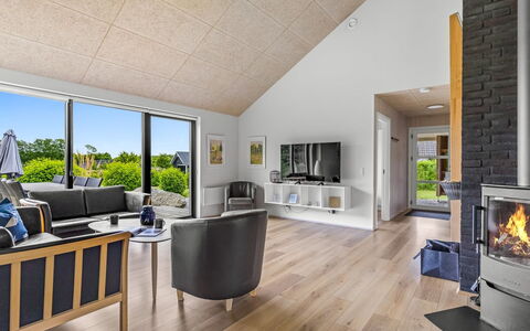 Anabel - 800M from the Sea: Piso, Diseño De Interiores, Mueble, Suelo, Madera, Suelos De Madera, Techo, Sofá, Sala, Silla