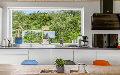 Anabel - 800M from the Sea: Cocina, Mostrador, Mueble, Diseño De Interiores, Aparato De Cocina, Madera, Piso, Gabinetes, Electrodoméstico, Encendiendo