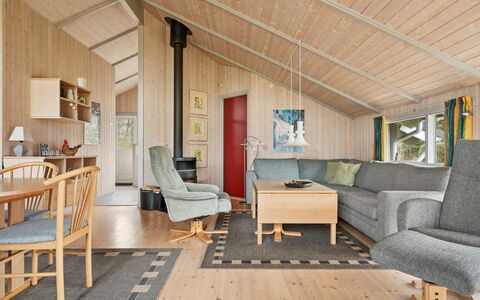 Algeth - 2.5Km from the Sea: Madera, Piso, Diseño De Interiores, Suelo, Techo, Mueble, Habitación, Sala, Casa, Suelos De Madera