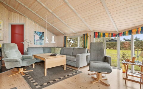 Algeth - 2.5Km from the Sea: Diseño De Interiores, Piso, Madera, Techo, Suelo, Mueble, Habitación, Sala, Sofá, Casa