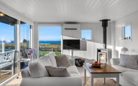 Gustav - 50M from the Sea: Madera, Mueble, Diseño De Interiores, Suelo, Techo, Piso, Casa, Puerta, Sala, Sofá