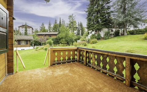 Chalet Cauma: Arbusto, Jardín, El Terreno Del Lote, Cobertura Del Suelo, Césped, Paisajismo, Yarda, Manchas De Madera, Patio Interior, Cerca