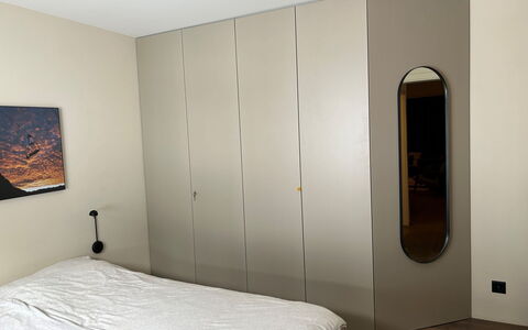 Casa Partnun 4-3: Pared, Diseño De Interiores, Habitación, Piso, Madera, Suelo, Mueble, Cama, Encendiendo, Techo