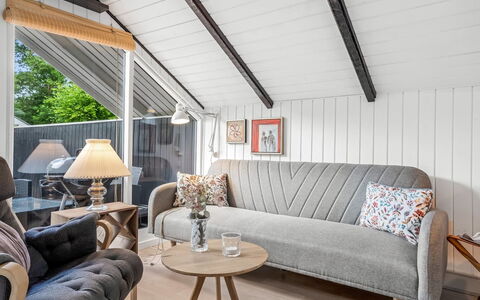 Ragnborg - 700M from the Sea: Mueble, Diseño De Interiores, Piso, Madera, Sofá, Suelo, Techo, Textil, Sala, Encendiendo