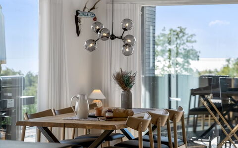 Theodora - 600M from the Sea: Mueble, Diseño De Interiores, Madera, Comedor, Silla, Lámpara, Cocina Y Comedor Mesa, Techo, Piso, Mesa