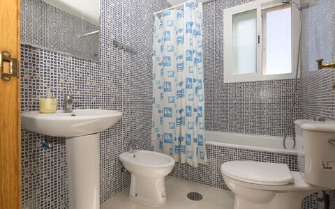 Luma: Asiento Del Baño, Arreglo De Tubería, Baño, Baño, Piso, Suelo, Diseño De Interiores, Lavabo Del Baño, Lavabo, Plomería