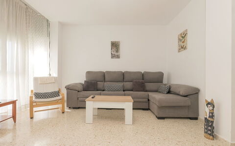 Luma: Mueble, Piso, Suelo, Diseño De Interiores, Madera, Sofá, Sala, Habitación, Departamento, Suelos De Madera