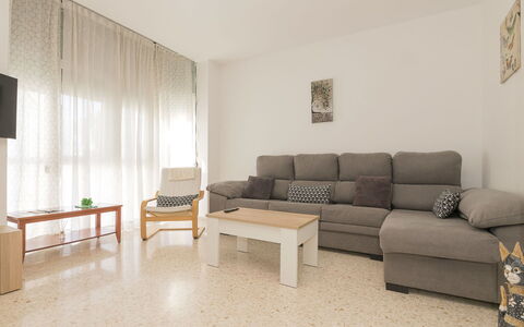 Luma: Piso, Suelo, Diseño De Interiores, Mueble, Madera, Suelos De Madera, Sofá, Sala, Habitación, Techo