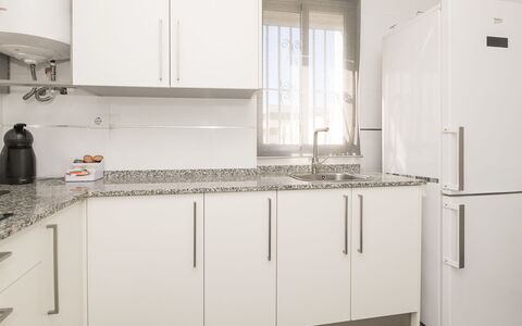 Buleria: Cocina, Aparato De Cocina, Mostrador, Gabinetes, Electrodoméstico, Piso, Madera, Diseño De Interiores, Electrodoméstico, Mueble